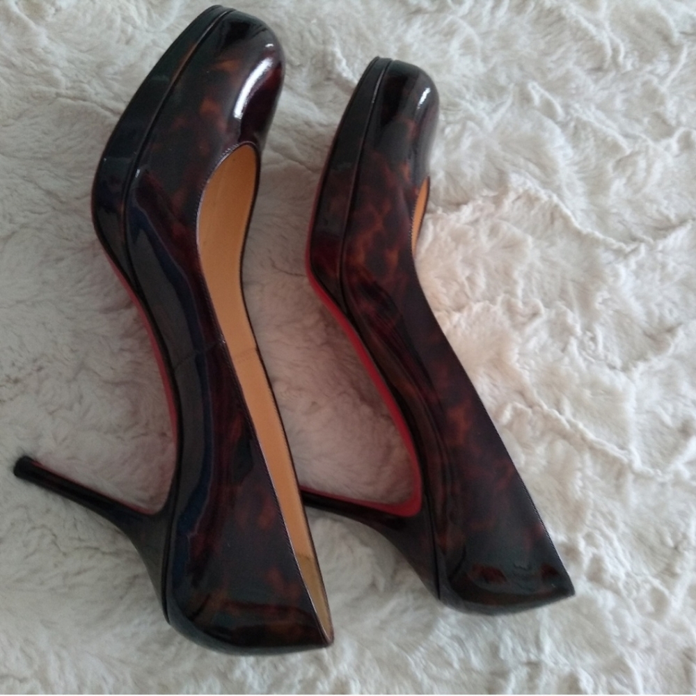 **MAKE ME AN OFFER- TODAY  Christian Louboutin Pro-rata 90 patent heels